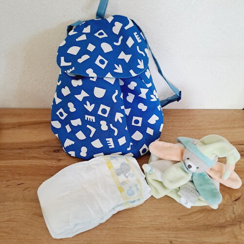 Sac à dos enfant fait main – sac ecole, goûter, doudou – motifs modernes bleus modèle unique