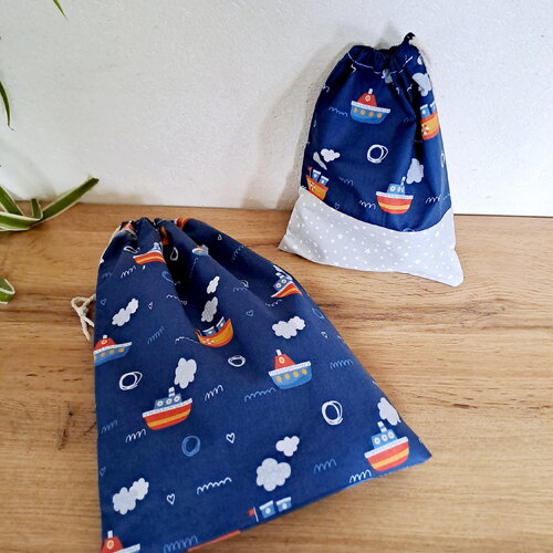 Pochons  lot de 2. sac bleu motifs &quot; bateau&quot;