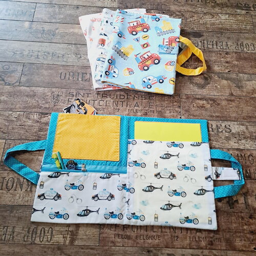 Pochette à dessin, trousse à crayon | pochette dessin police | idée cadeau noël...kit de papeterie offerte
