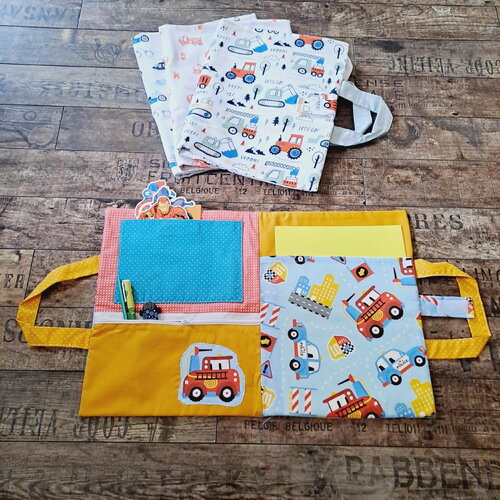 Pochette à dessin enfant – organiseur d’activités nomade fait main – motifs véhicules – pochette rangement