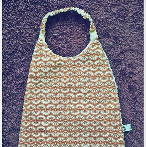 Serviette de cantine élastique enfant, bavoir maternelle caramel