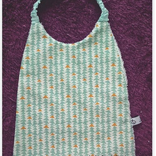 Serviette de cantine élastique enfant, bavoir maternelle sapins verts