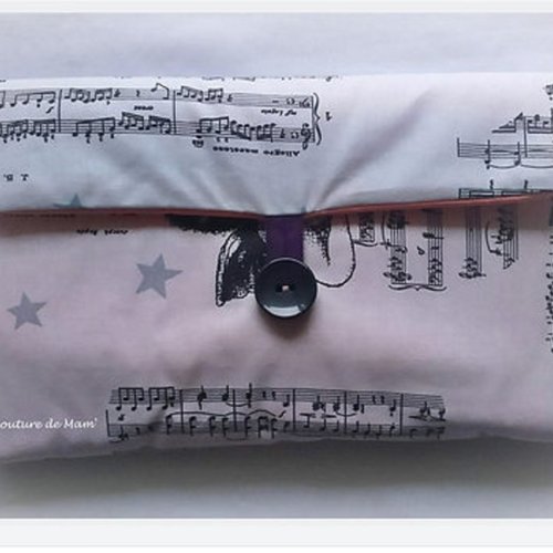Tapis à langer nomade bébé saumon – anges & partitions musicales – fait main – 0/6 mois – cadeau naissance