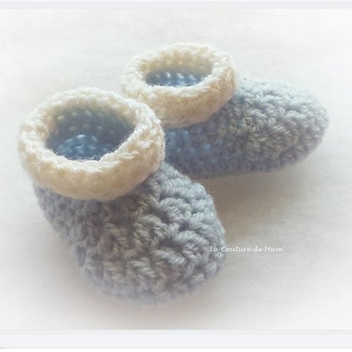 Chaussons bébé bicolores au crochet - bleu et blanc – fait main – 0/3 mois
