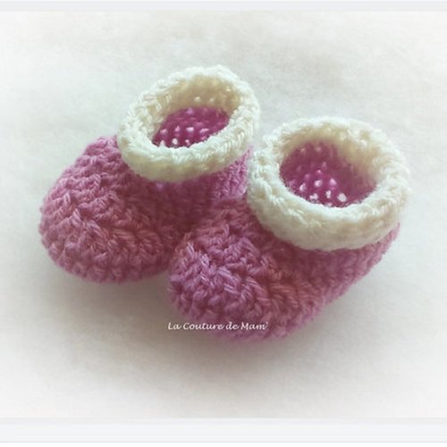 Chaussons bébé bicolores au crochet - rose et blanc – fait main – 0/3 mois
