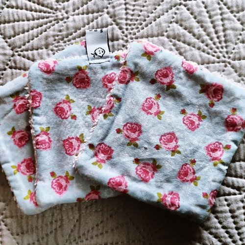 Lingettes lavables - roses fond bleu - lot de 3
