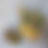 Trousse de toilette"les toucans jaunes" en tissu et simili cuir jaune avec ses 2 lingettes assorties