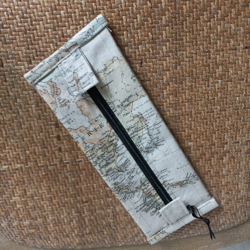 Trousse a plis aux motifs "mappe monde" fermeture noire
