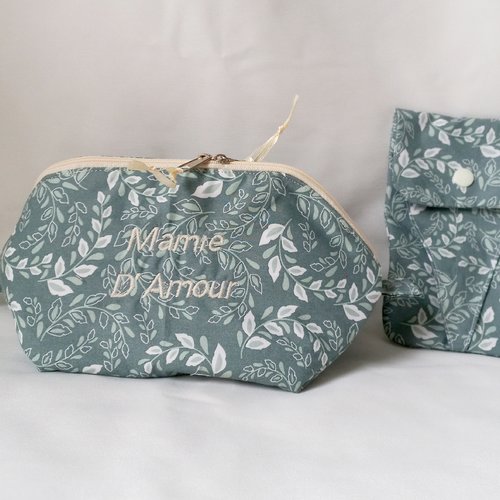 Trousse a tout,pochette a manucure,brodée"mamie d amour"tout doublé même tissu,fermeture éclair écrue