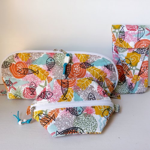 Kit de 2 trousses+pochette manucure,tissu "les poissons", fermeture blanche avec perles blanches, doublure beige,