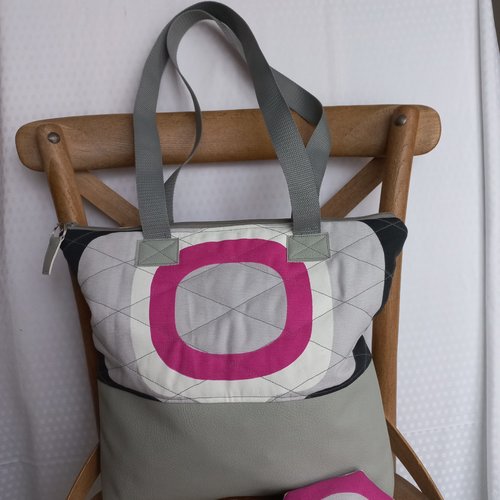 Sac cabas matelassé,sangles grises pour port a l'épaule