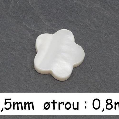 4 perles fleur en nacre de couleur ivoire nacré 15mm