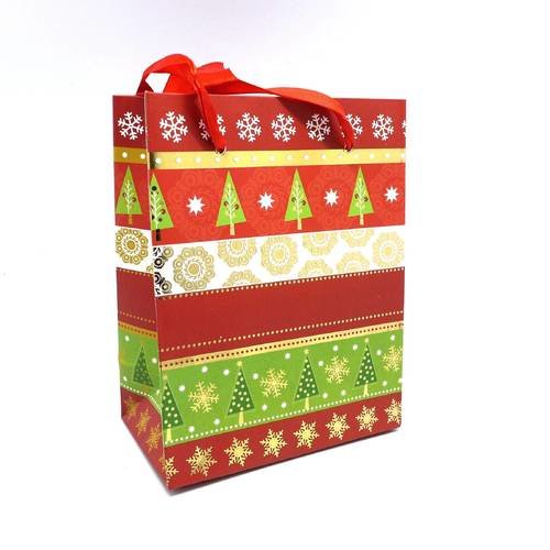 Pochette cadeaux papier cartonné glacé motif noël sapin, flocon de neige sur fond rouge