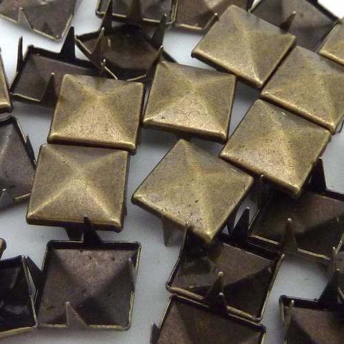 5 clous pyramides carré griffe 10mm en métal couleur bronze 