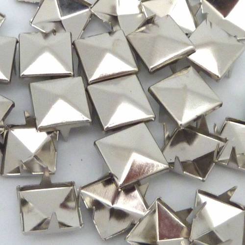 5 clous pyramides carré griffe 10mm en métal argenté 