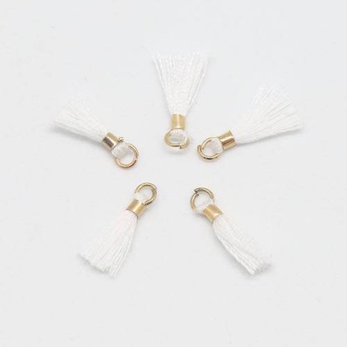 Lot de 5 mini pompons 1,3cm blanc et anneaux et attache en métal doré couture bijoux