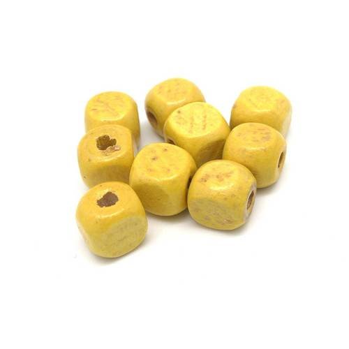 50 perles en bois peinte cube 9,5mm de couleur jaune 