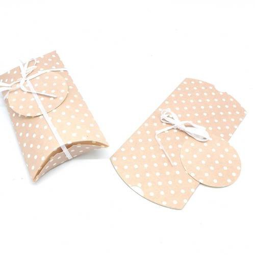 5 boites cadeaux berlingot 12cm x 8cm en carton beige à pois crème peuvent être customisées 