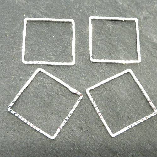 5 anneaux fermés carré 16,1mm en métal argenté fin et martelé d'un côté 