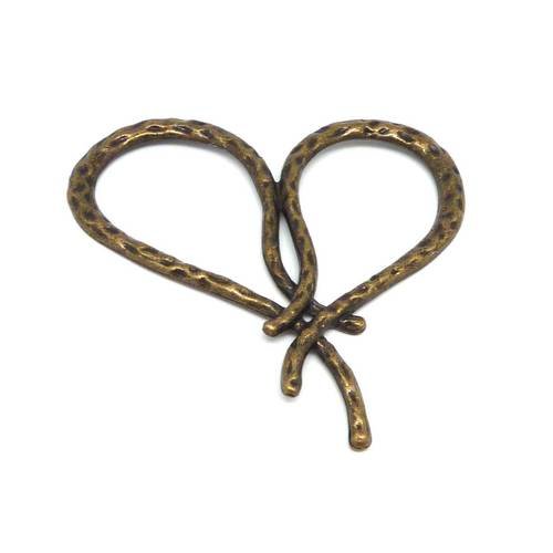 Grand pendentif connecteur coeur évidé noeud en métal de couleur bronze martelé 9cm
