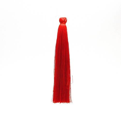 1 grand pompon de couleur rouge vif soyeux doux et brillant en rayonne : fil de soie artificielle : viscose d'environ