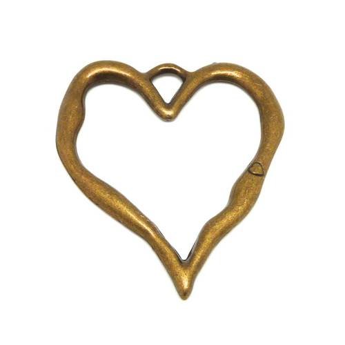 Grand pendentif coeur évidé en métal de couleur bronze 7,7cm gravé d'un petit coeur