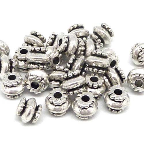 20 perles tube arrondi, tonneau, toupie en métal argenté travaillé 7,3mm