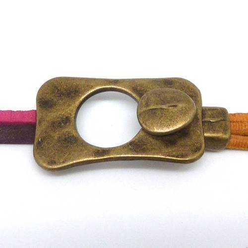 Fermoir crochet toggle rectangle pour lanière de 8-9mm ou plusieurs cordons en métal de couleur bronze martelé 