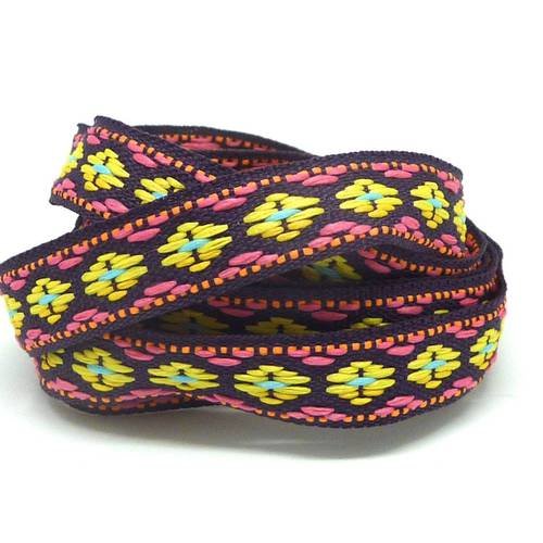 1m ruban ethnique tissé de largeur 12mm motif triangle azteque de couleur prune, jaune, rose 
