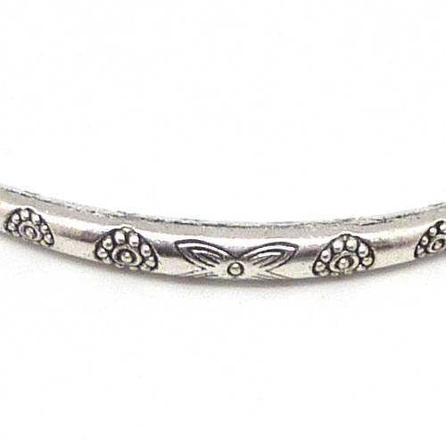 Longue perle tube passant fine en métal argenté, incurvé gravé style ethnique bohème pour cordon de 1,5mm