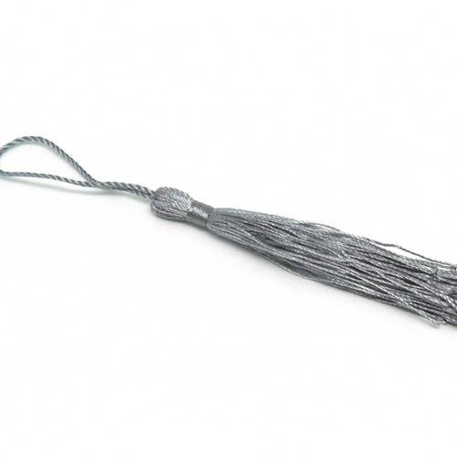 Pompon, breloque en fil polyester 10-12cm de couleur gris argenté 