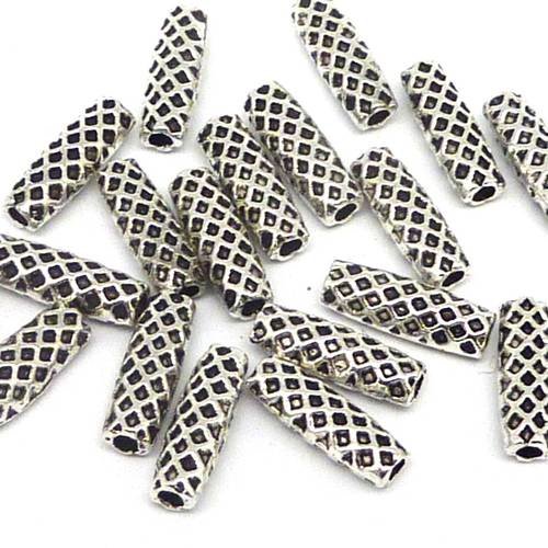 10 perles tube en métal argenté gravé de losange 13,6mm x 4,4mm