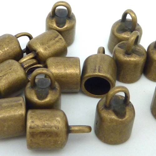 4 embouts rond pour cordon 6,5mm, pouvant aussi servir de cache nœud en métal de couleur bronze lisse