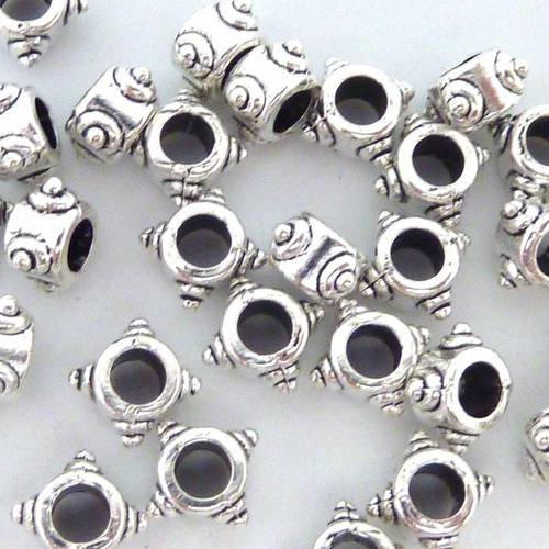 20 perles tube fine gravé 5,3mm en métal argenté , trou 2,8mm