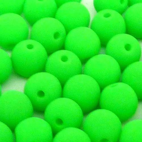 10 perles rondes fines 4mm en verre de couleur vert fluo 