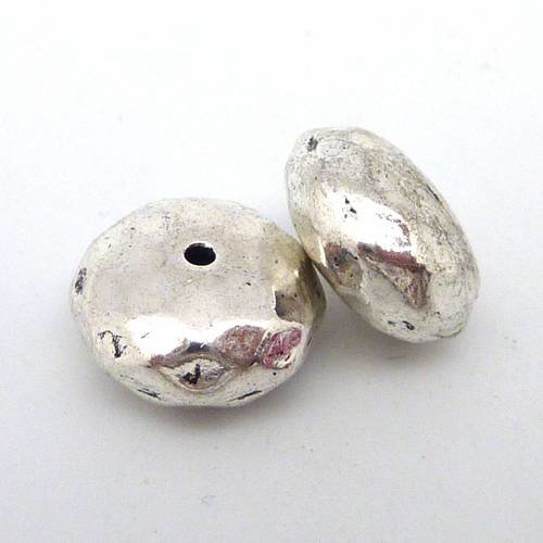 2 perles rondes aplaties facettées 12,1mm en métal argenté 