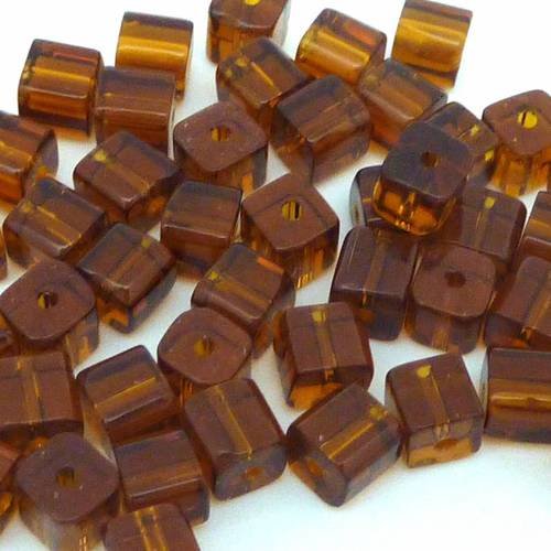 25 perles cube angle arrondi en verre transparent marron orangé