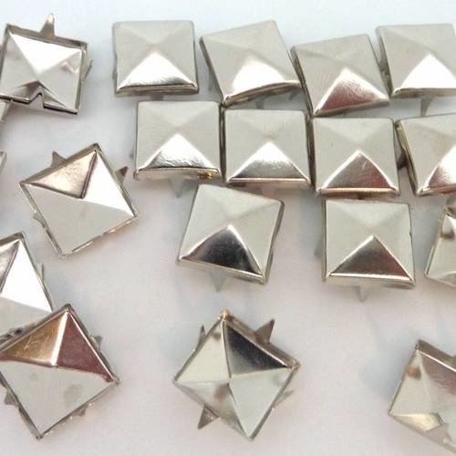 5 clous pyramides carré 12mm griffe en métal argenté 