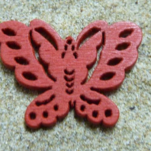 Estampe, pendentif papillon filigrane en bois peint couleur rouge 