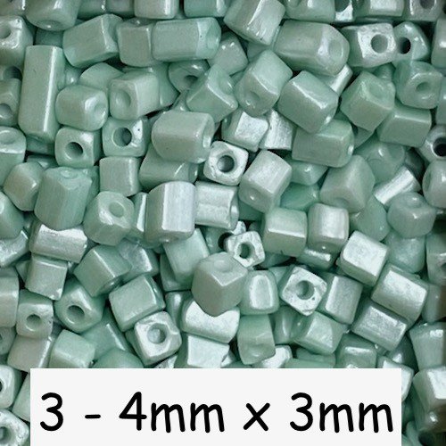 20g perles cube rectangle de rocaille vert pastel nacré 3mm