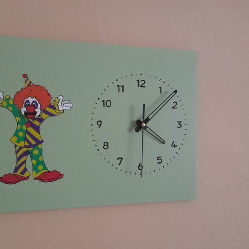 Clown, tableau  horloge  en bois,fabrication artisanale.