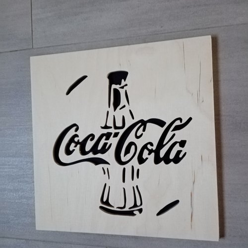 Coca-cola, bouteille, tableau en bois , découpe minutieuse à la scie à chantourner. cadeau original