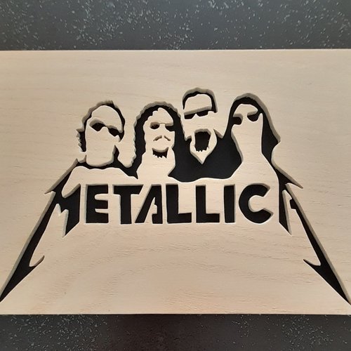 Metallica, groupe chanteur métal, tableau en bois, découpe à la scie à chantourner