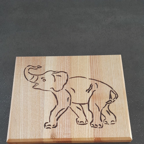 Eléphant, dessous-de-plat en bois, motif réalisé au pyrograveur. création artisanale.