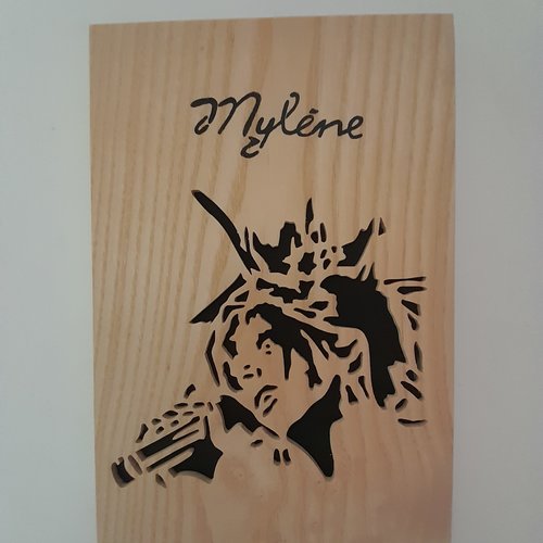 Mylène farmer, tableau portrait en bois, découpe à la scie à chantourner. cadeau original pour les fans.