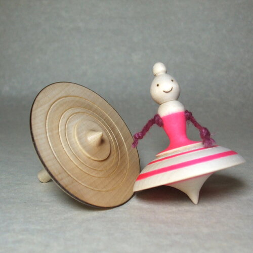 2 toupies en bois dont une ballerine à la robe colorée, pour votre collection, tournage sur bois manuel, fabrication sur commande