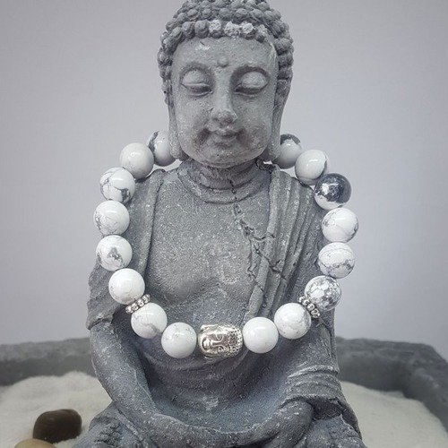 Bracelet Zen Avec Tete De Bouddha En Metal Argente Et Pierres Howlite Un Grand Marche