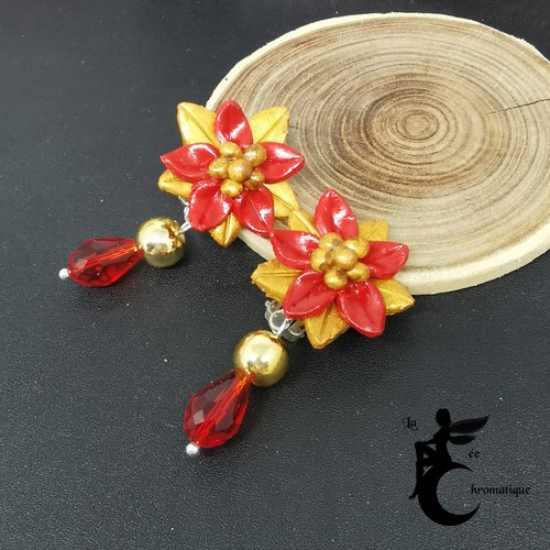 Boucles d'oreilles clips poinsettias rouge et or - un bijou artisanal pour noël