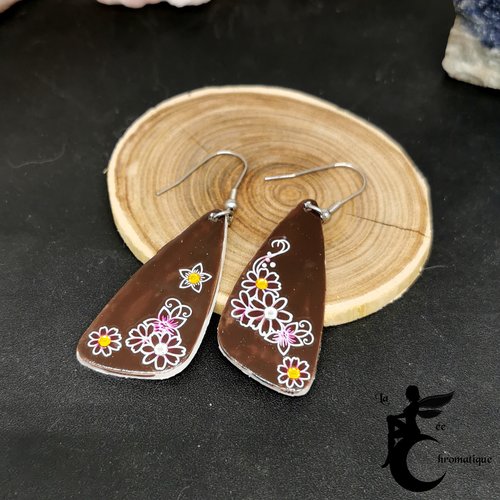 Boucles d'oreilles ailettes nail art "petites fleurs sur chocolat"