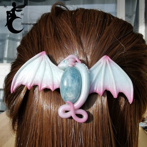 Grande barrette à cheveux dragon printanier - bijou de cheveux aigue marine - créature fantastique - cérémonie, mariage